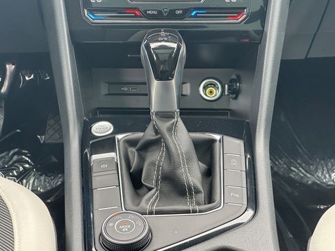 New 2025 Volkswagen Taos SE image 13