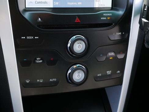 Used 2014 Ford Explorer XLT w/ Equipment Group 202A image 23