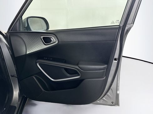 Used 2025 Kia Soul LX w/ LX Technology Package image 30
