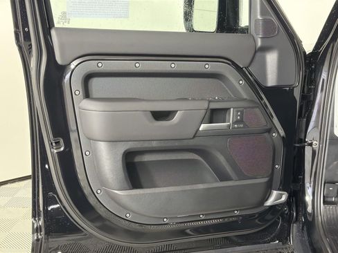 New 2026 Land Rover Defender 110 X-Dynamic SE image 21