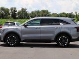 Used 2024 Kia Sorento S image 4