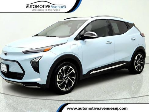 Used 2023 Chevrolet Bolt EUV Premier w/ Sun & Sound Package FWD image 1