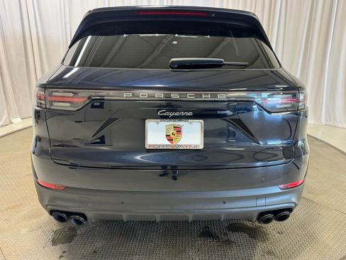 Certified 2023 Porsche Cayenne Platinum Edition image 42