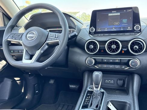 Used 2025 Nissan Sentra SV image 3