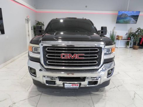 Used 2015 GMC Sierra 2500 SLE w/ SLE Preferred Package AWD/4WD image 9
