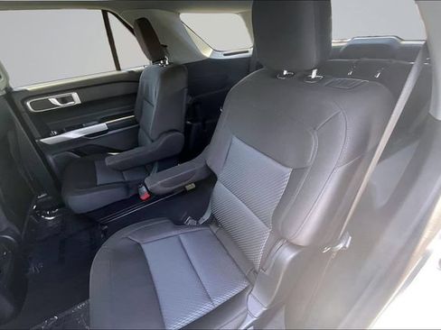 Certified 2024 Ford Explorer XLT RWD image 25