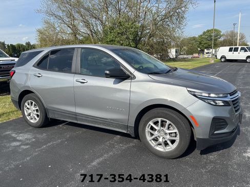 Used 2023 Chevrolet Equinox LS w/ LS Convenience Package FWD image 1