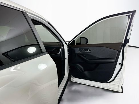 Used 2023 Nissan Rogue SV FWD image 30