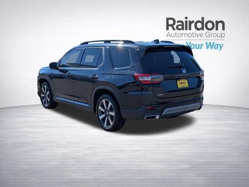 Used 2023 Honda Pilot Touring image 5