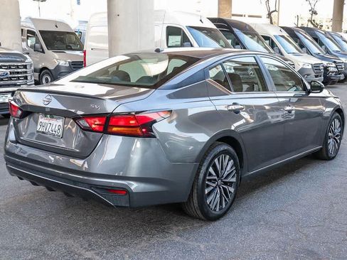 Used 2024 Nissan Altima 2.5 SV FWD image 8