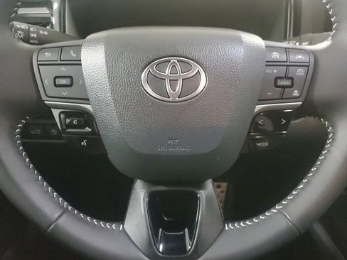 Used 2025 Toyota Camry SE image 13
