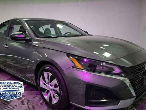 Used 2025 Nissan Altima 2.5 S FWD image 2