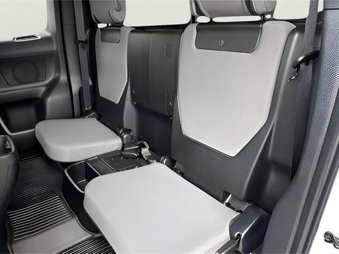 Used 2019 Toyota Tacoma SR image 19