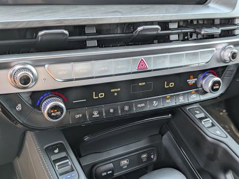 Certified 2025 Kia Telluride AWD image 31