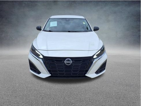 Used 2025 Nissan Altima 2.5 SV FWD image 2