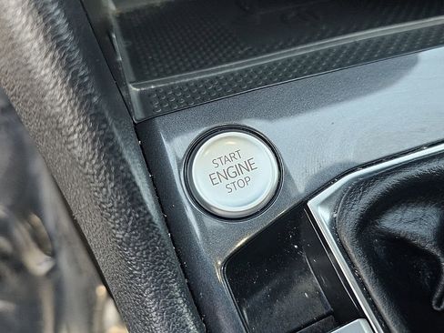 Used 2024 Volkswagen Tiguan SE R-Line image 32