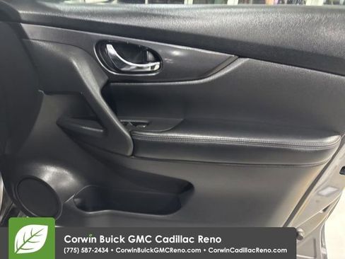 Used 2017 Nissan Rogue S image 33