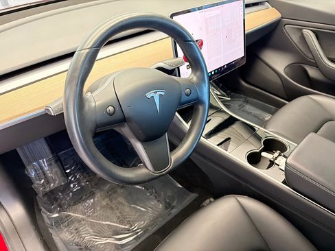 Used 2019 Tesla Model 3 Performance image 7