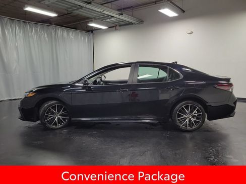 Used 2023 Toyota Camry SE w/ Convenience Package FWD image 5