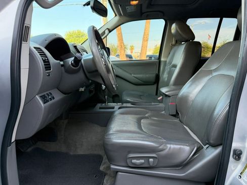 Used 2013 Nissan Frontier SL w/ Moonroof Pkg AWD/4WD image 39