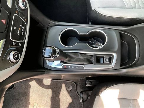 Used 2018 Chevrolet Equinox LS AWD/4WD image 19