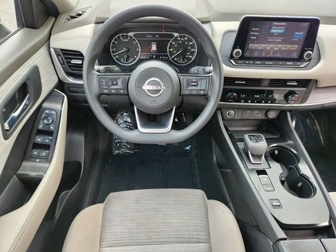 Used 2023 Nissan Rogue SV image 14