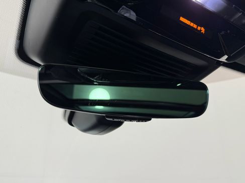 Used 2025 Land Rover Range Rover Long Wheelbase SE image 18