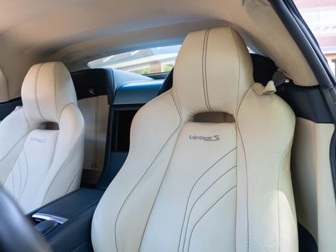 Used 2012 Aston Martin V8 Vantage S RWD image 12