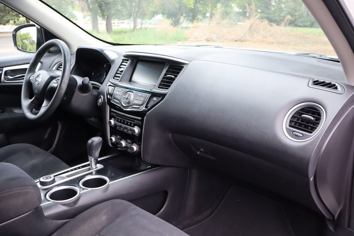 Used 2016 Nissan Pathfinder SV AWD/4WD image 17