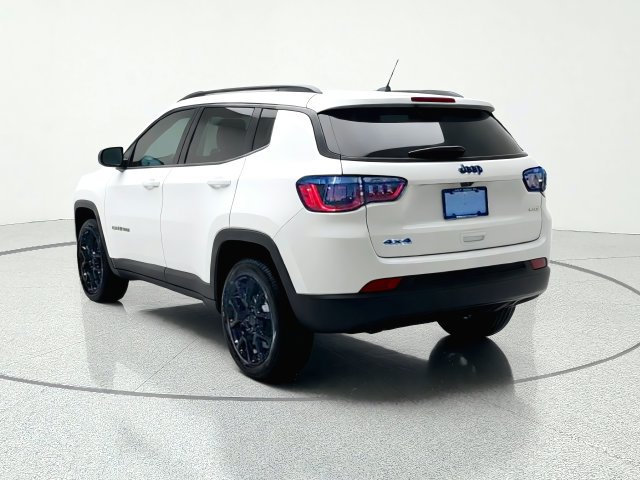 Used 2026 Jeep Compass Latitude AWD/4WD image 4