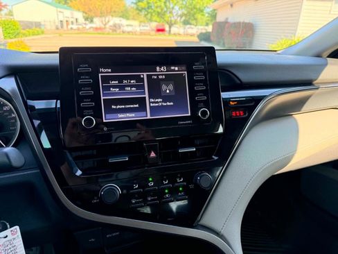 Used 2021 Toyota Camry LE FWD image 18