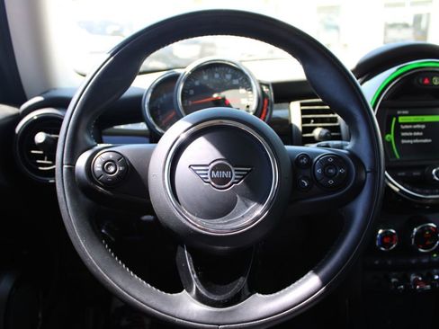 Used 2020 MINI Cooper 2-Door Hardtop FWD image 25