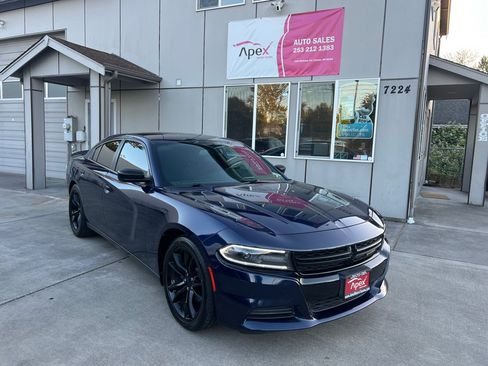 Used 2016 Dodge Charger SE w/ Blacktop Package RWD image 1