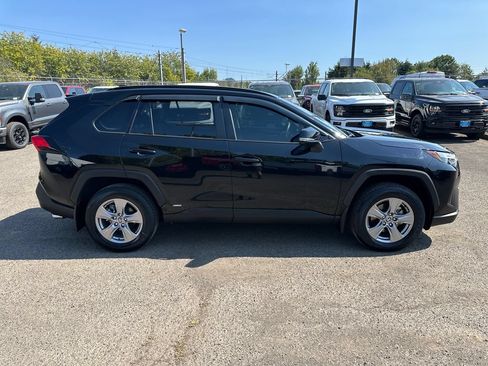 Used 2023 Toyota RAV4 XLE AWD/4WD image 7