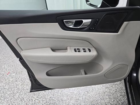 Used 2023 Volvo XC60 B5 Plus image 21