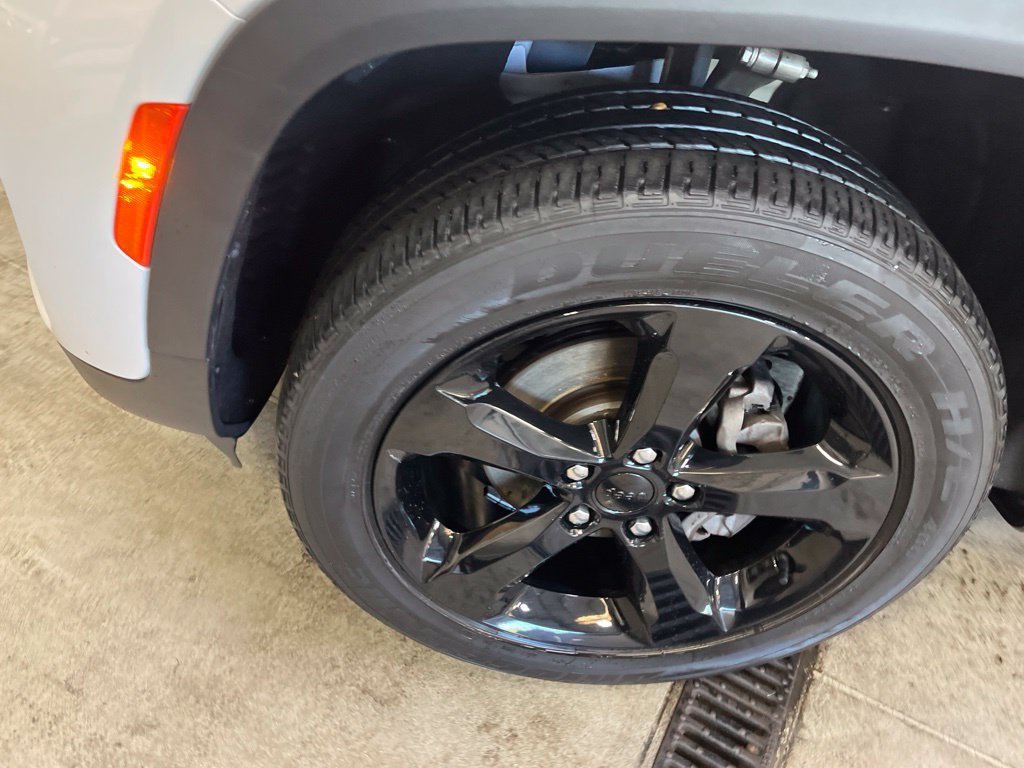 Used 2023 Jeep Grand Cherokee Altitude AWD/4WD image 10