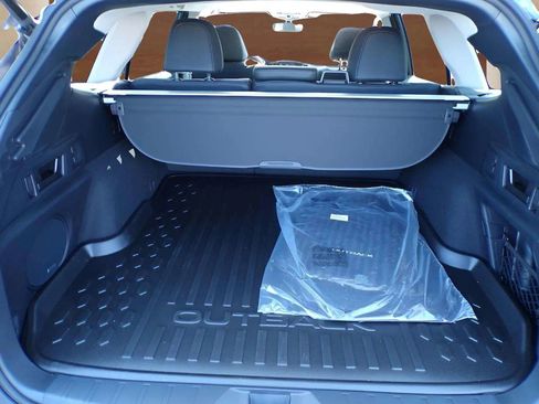 Certified 2025 Subaru Outback Limited image 12