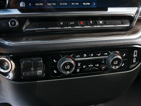 Used 2024 Chevrolet Silverado 3500 LT w/ Convenience Package image 25