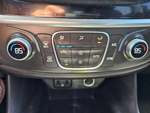 Used 2019 Chevrolet Traverse LS FWD image 18