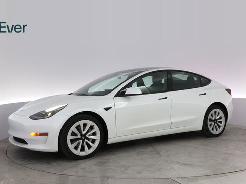 Used 2023 Tesla Model 3 Standard Range image 18
