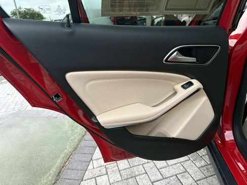 Certified 2019 Mercedes-Benz GLA 250 image 12