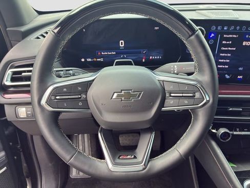 Used 2024 Chevrolet Traverse Z71 w/ Enhanced Driving Package AWD/4WD image 18