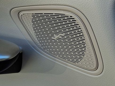 Used 2026 Mercedes-Benz GLC 300 4MATIC image 23