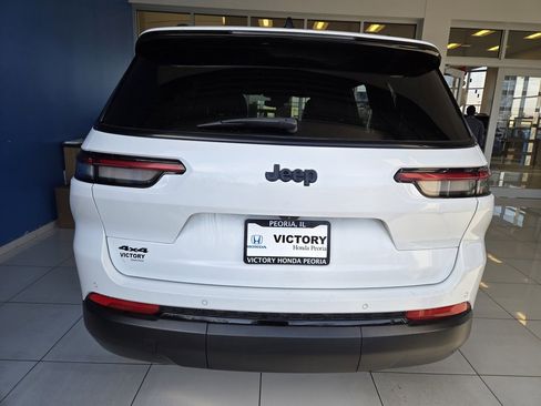 Used 2023 Jeep Grand Cherokee L Laredo image 7