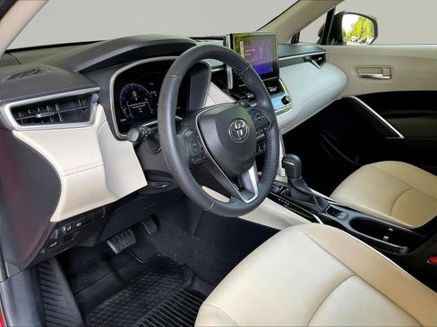 Used 2023 Toyota Corolla Cross XLE w/ Convenience Package AWD/4WD image 17