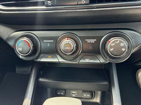 Used 2022 Kia Forte LXS w/ LXS Technology Package FWD image 47