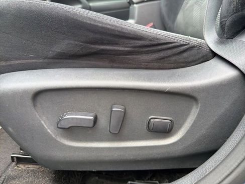 Used 2015 Nissan Rogue SV AWD/4WD image 16