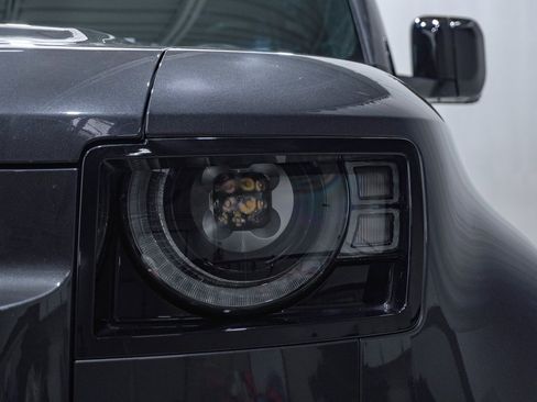 Used 2023 Land Rover Defender 110 X-Dynamic SE image 7