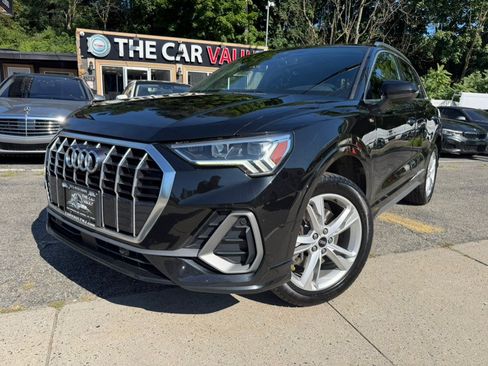 Used 2021 Audi Q3 2.0T Premium Plus w/ Premium Plus Package AWD/4WD image 2
