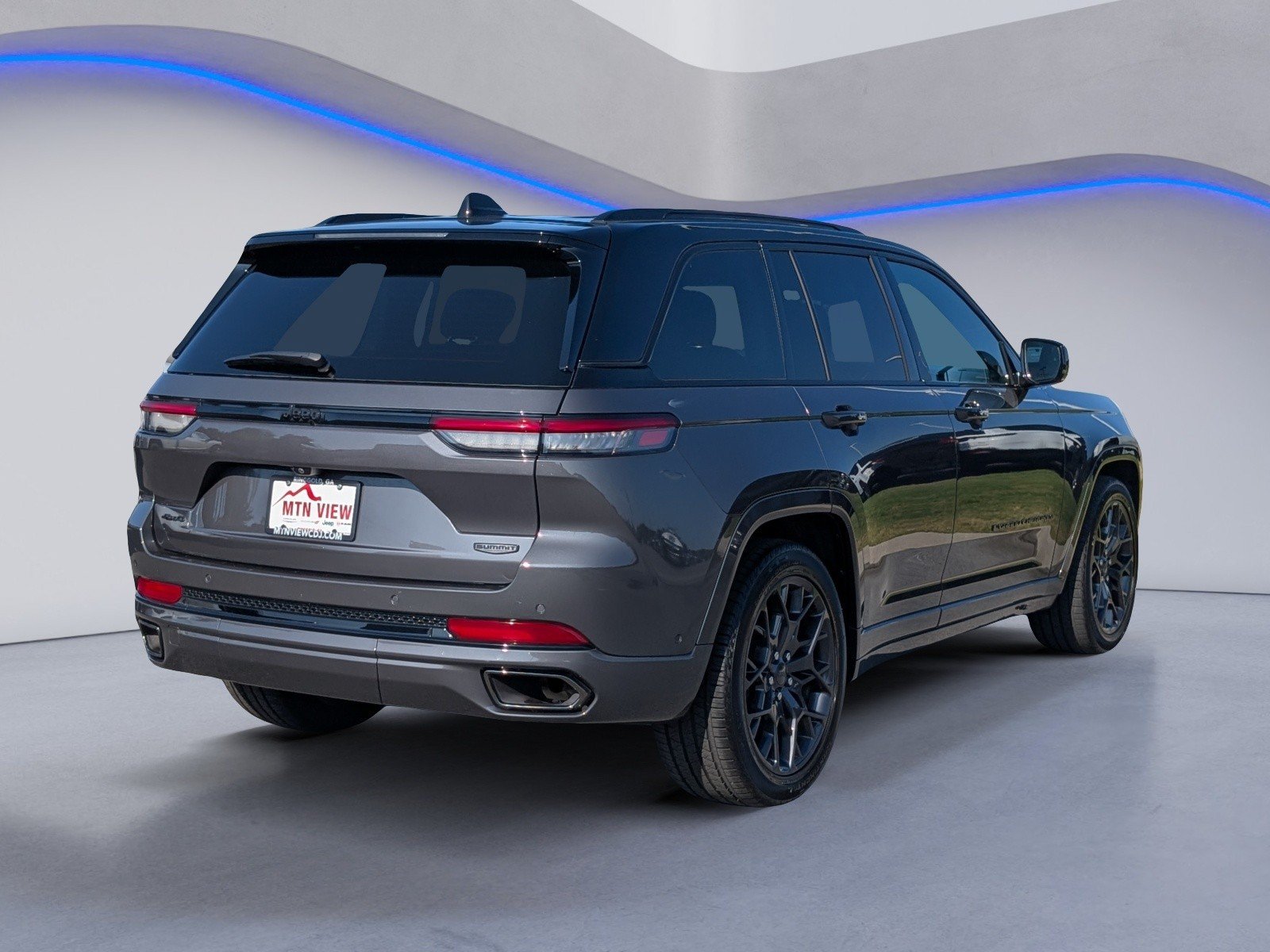 Used 2025 Jeep Grand Cherokee Summit w/ Obsidian Package AWD/4WD image 9
